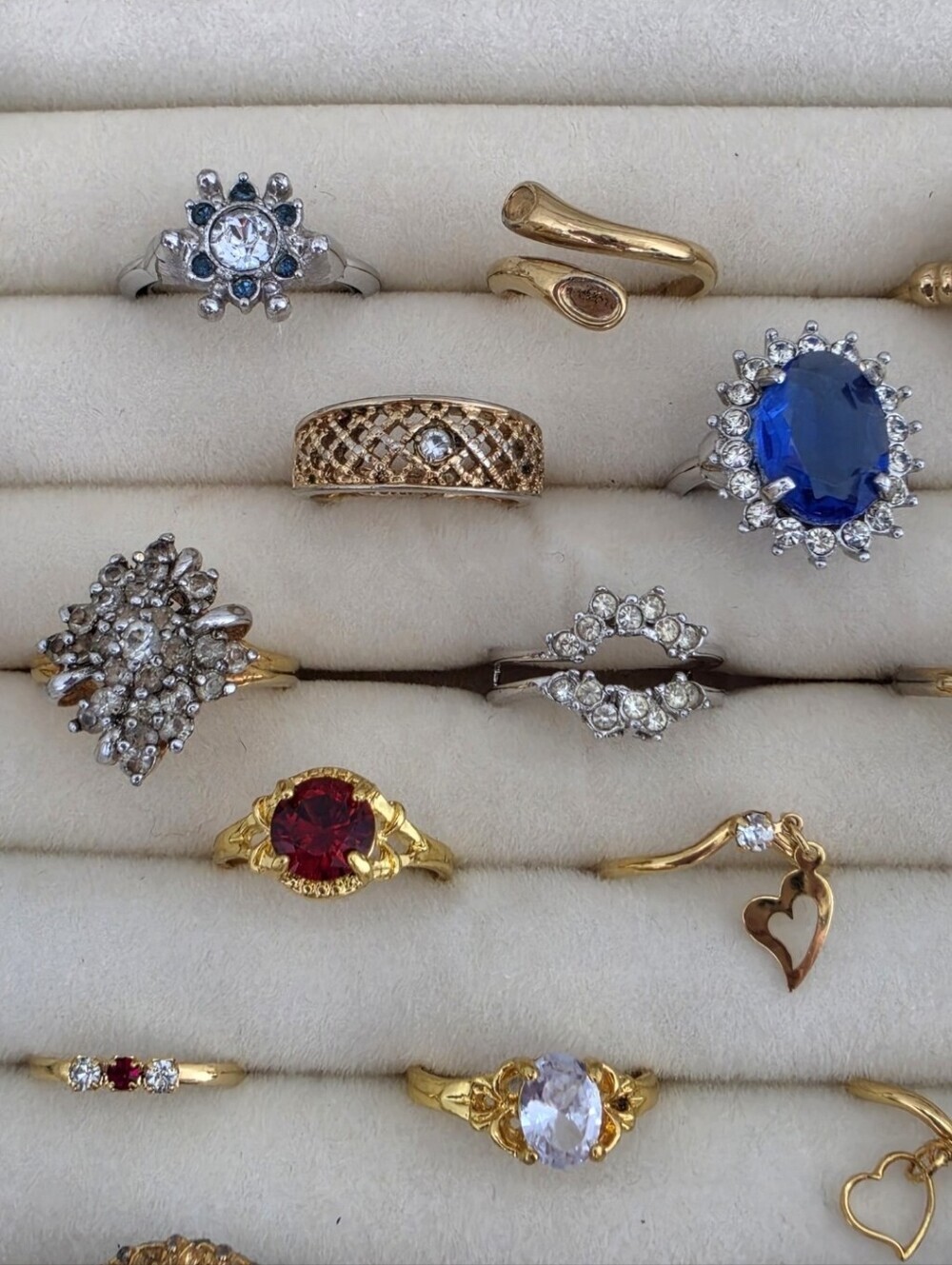 Vintage Avon, Sarah Coventry & NOS Rings 21pc Lot | Cottagecore Coquette Rings - Picture 7 of 17